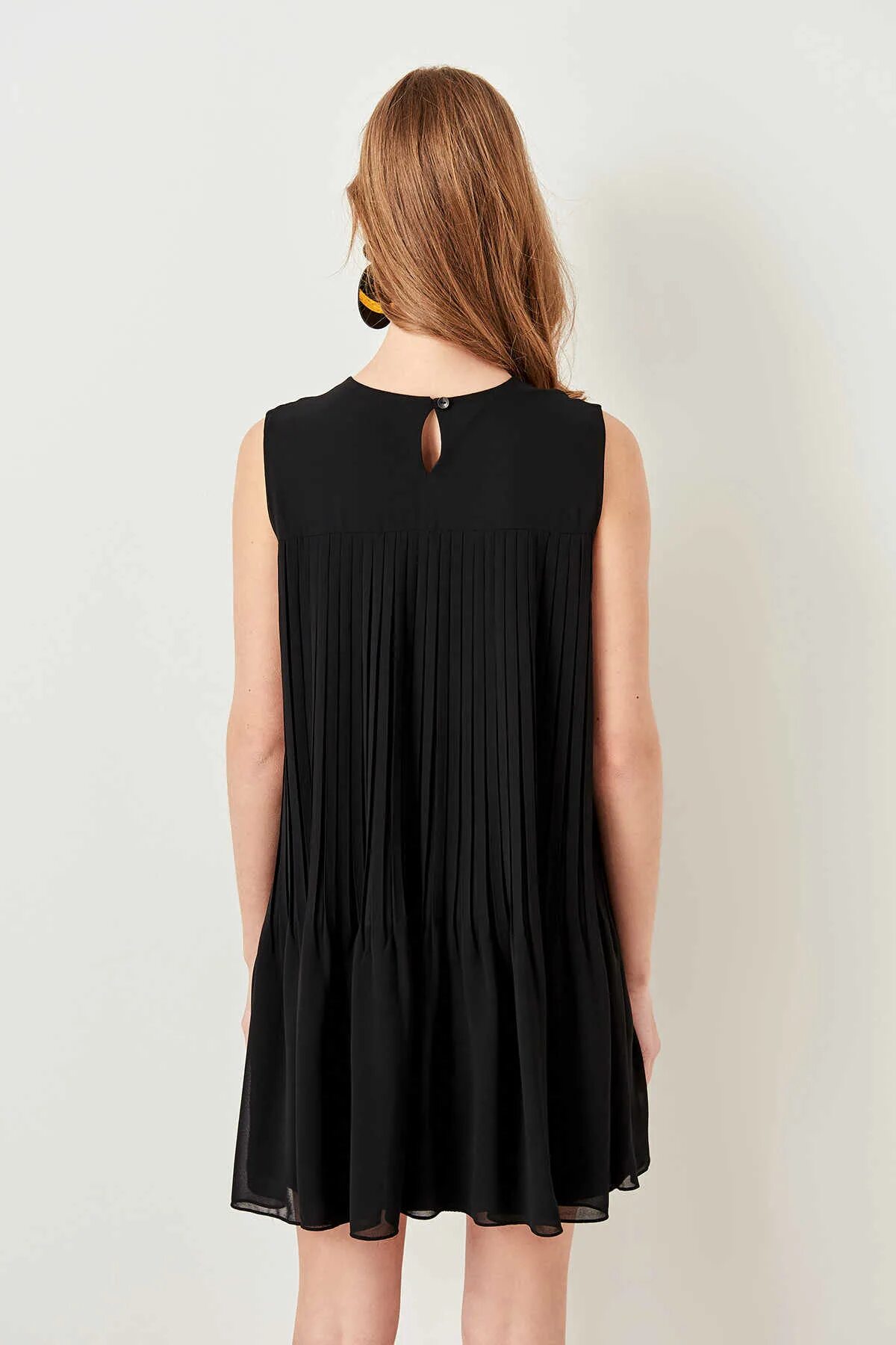 Zara серое плиссированное платье. платье плиссе черное mango. черное платье oasis с плиссировкой. платье hm черное плиссе. платье pompa черное с плиссировкой.