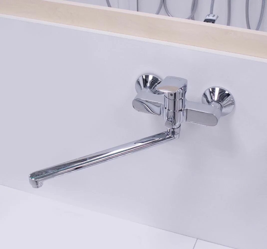 Смеситель для ванны с длинным изливом. Hansgrohe logis 71402000. Hansgrohe 71402000. Смеситель Hansgrohe 71402000. Смеситель для ванной Hansgrohe logis 71402000.