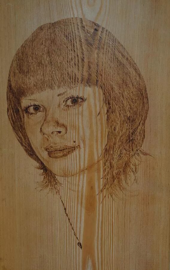 люди выжигания. пирография девушка. люди выжигания. человек выжигает по дереву. выжигать по дереву.