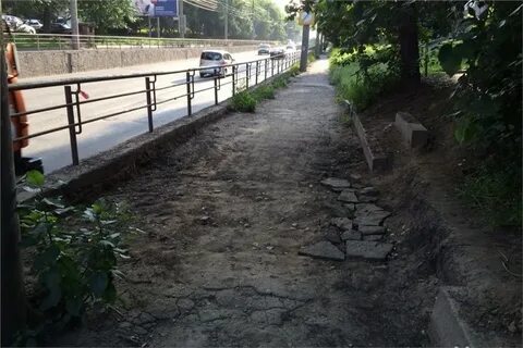 Упала подпорная стена