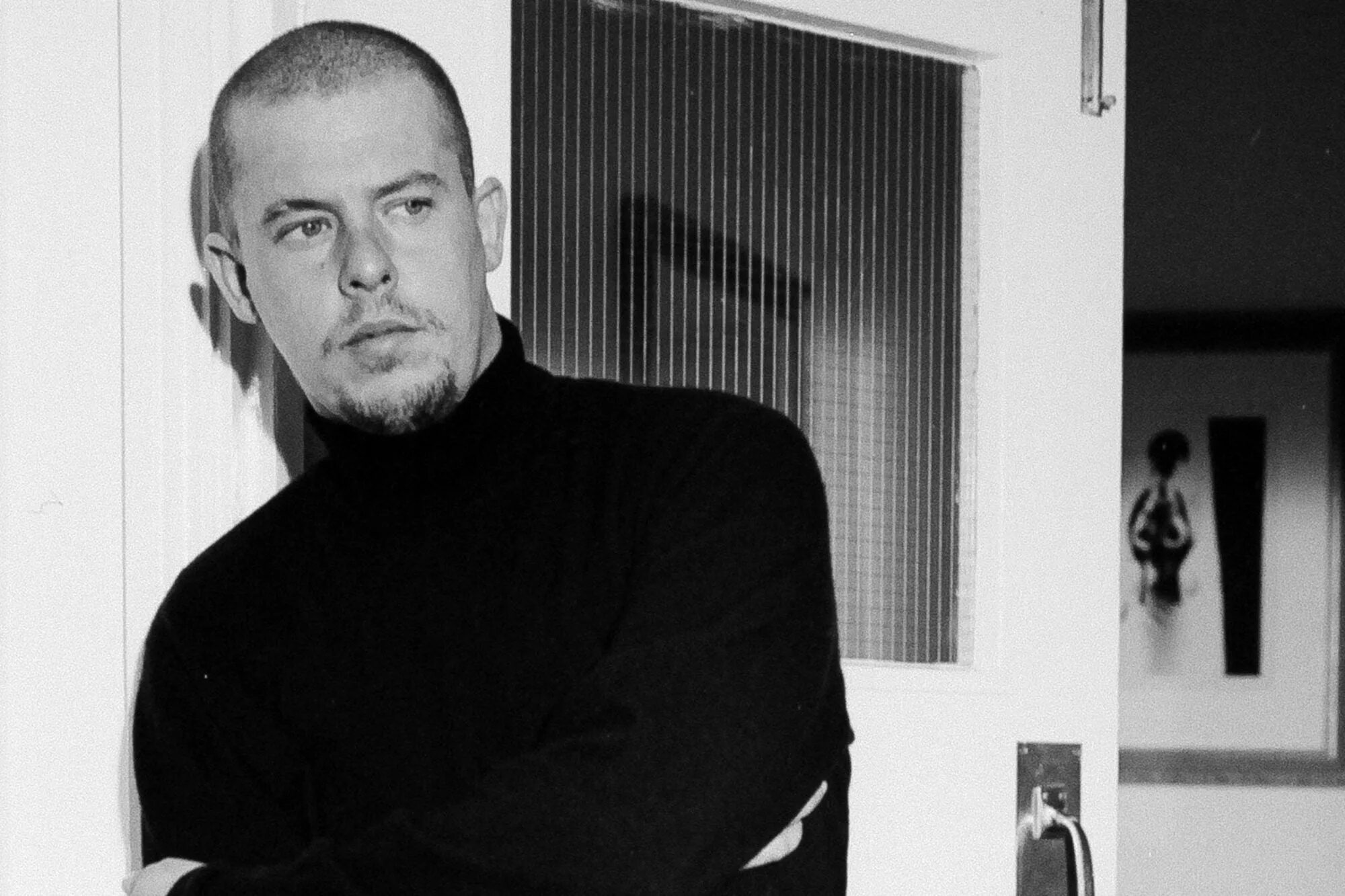 Alexander mcqueen. Alexander mcqueen. Александр маккуин кутюр. Alexander mcqueen. Alexander mcqueen.