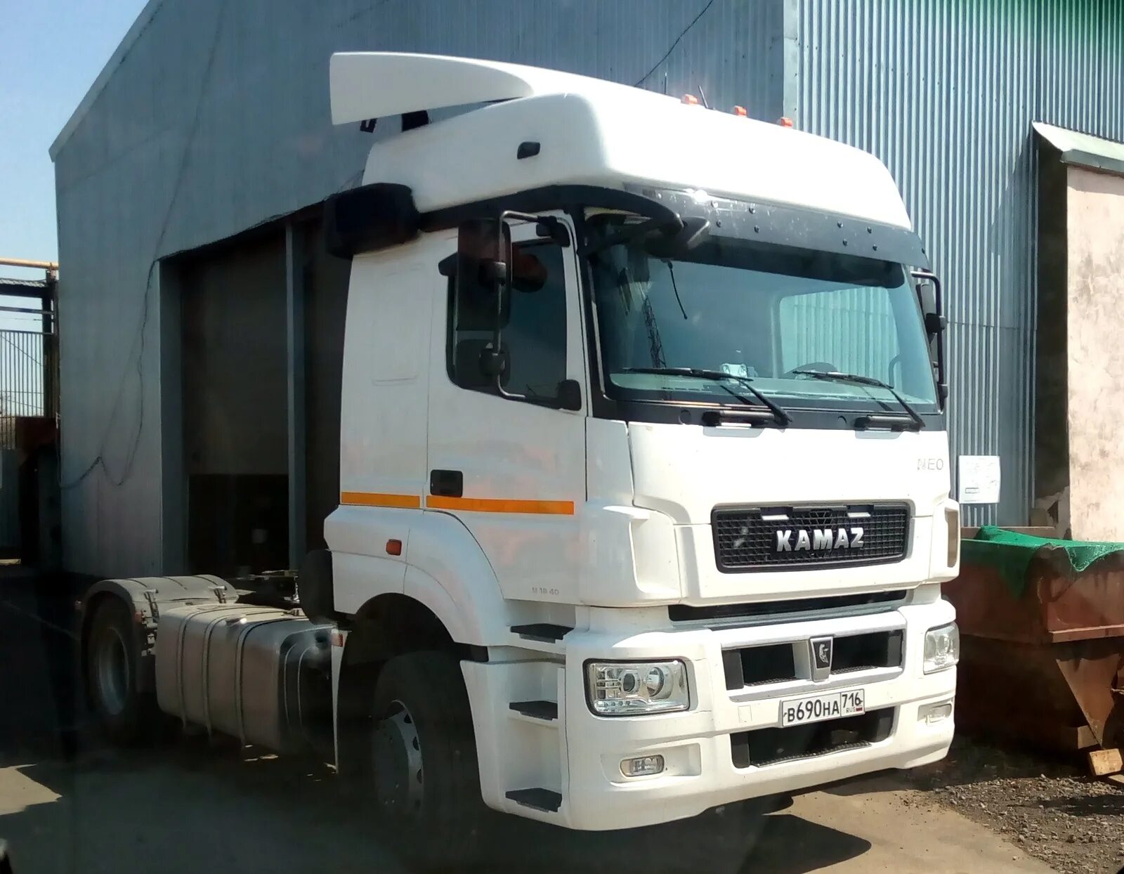 Обтекатель камаз 5490. Камаз м1840 5490-s5. Обвес на камаз 5490. Боковые спойлера камаз 5490 neo. Lagrange group kamaz 5490 золотой.