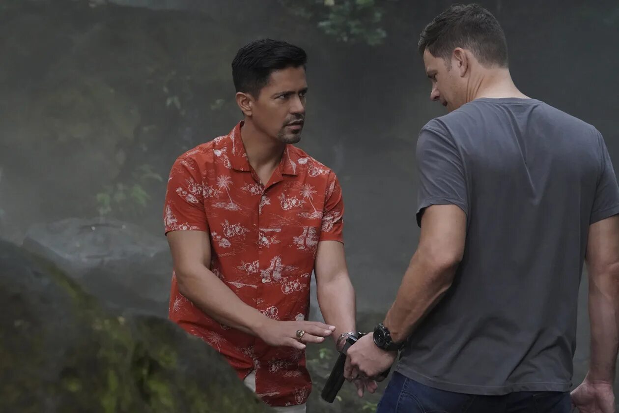 Частный детектив магнум 2018. Частный детектив магнум сериал 2018 4 сезон. Джей эрнандес сериалы. Янси ариас сопрано. Детектив магнум 3 сезон.