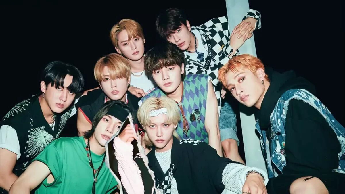 Группа stray kids 2021. Стрей сидс. Группа stray kids 2022. Группа stray kids thunderous. Stray kids hellevator album.