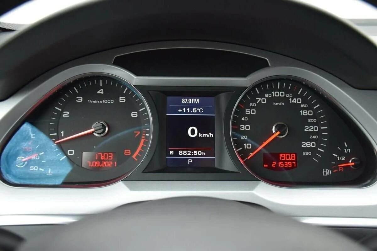 Ауди а7 спидометр 200. Audi a4 2012. Розовая машина ауди. Ауди рс 6 рестайлинг. Км ауди.