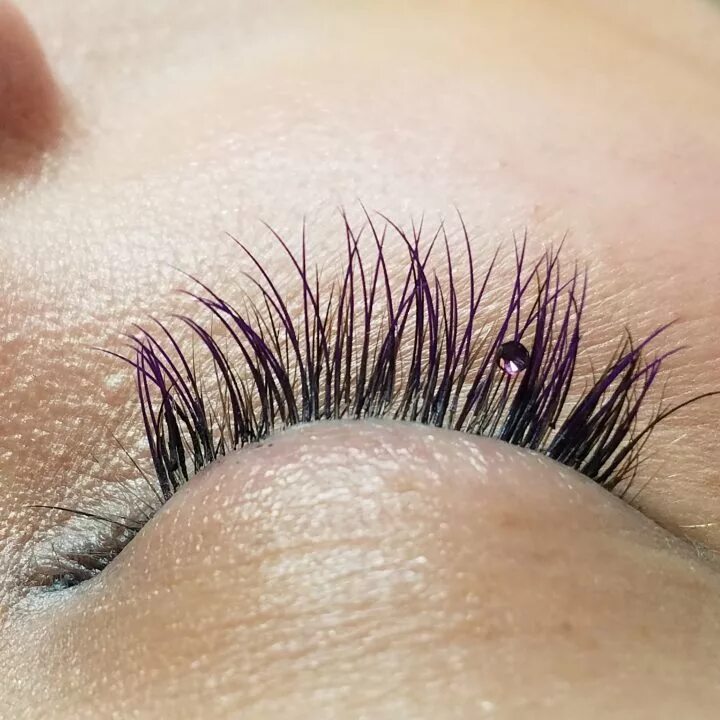 красивые ресницы. красивые ресницы. косые ресницы. нарощенные ресницы. косые ресницы.