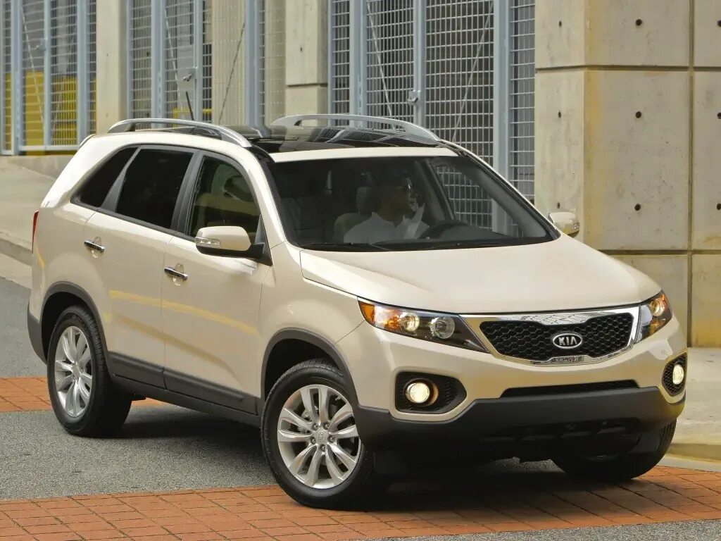 Купить б/у Kia Sorento II Рестайлинг 2.4 AT (175 л.с.) 4WD бензин автомат в Пско