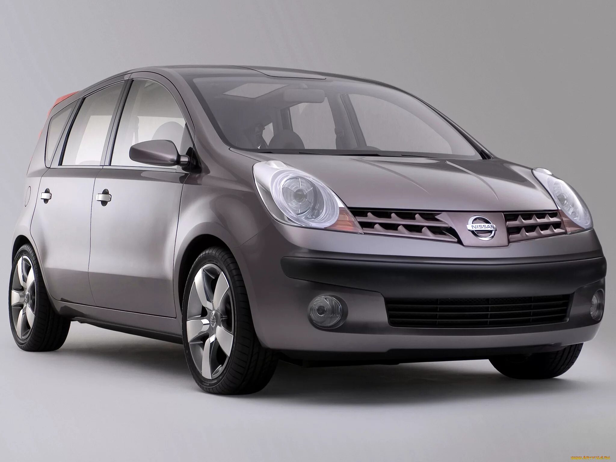 Марки автомобиля nissan. Ниссан ноут 2004. Nissan Tone. Автомобиль марки «Ниссан ноте. Ниссан 2004 спорт.