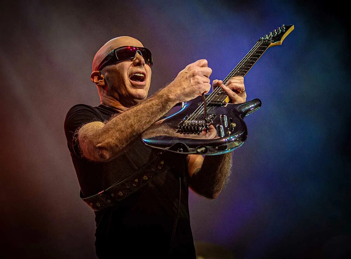 гигантская гитара. самый большой орган в мире бордуок. девушка диджей брюнетка. келли харт диджей. 10 самых самых музыка.