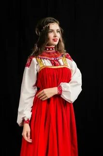Красивый русско народный костюм