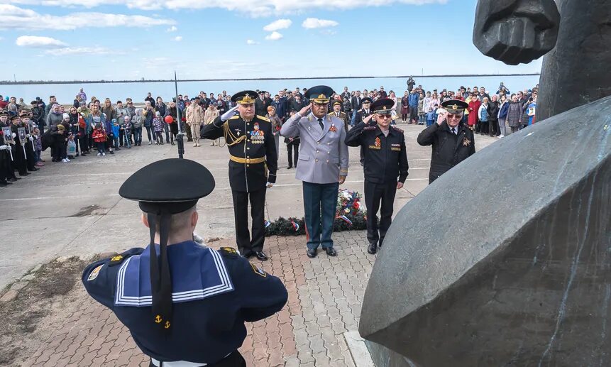 Площадь соловецких юнг. Памятник юнгам Северного флота в Архангельске. Памятник Соловецким юнгам в Архангельске. Соловецкие Юнги Архангельск. Памятник юнгам Балтики.