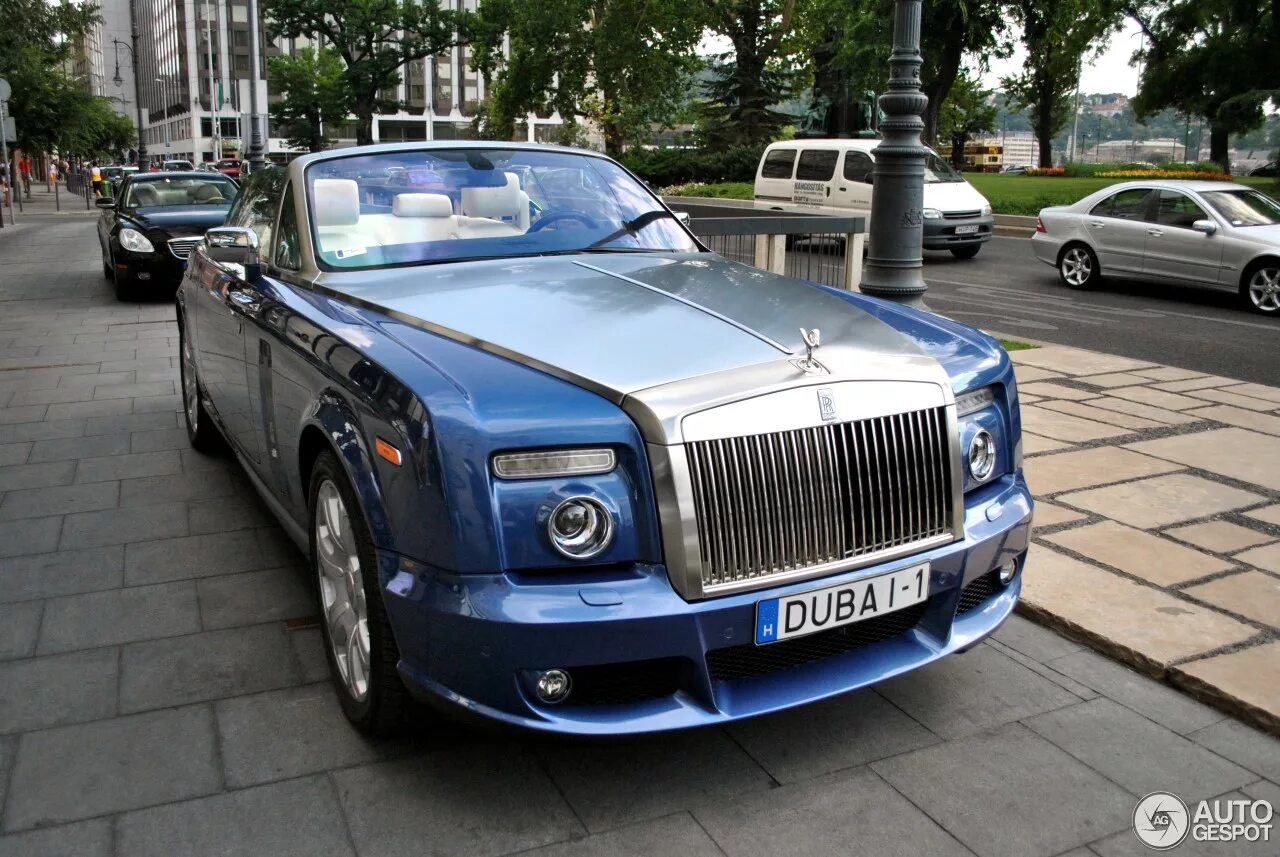Машина похожая на ройс ройс. Роллс Ройс Фантом 2005. Rolls Royce Phantom Drophead Mansory. Rolls Royce Phantom Coupe Mansory. Роллс Ройс Королев.