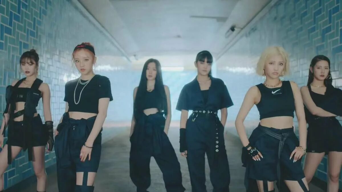 Песня вайф джи. Группа джи айдл. Бекки джи 2020. Бекки джи sin pijama. Соён / soyeon.