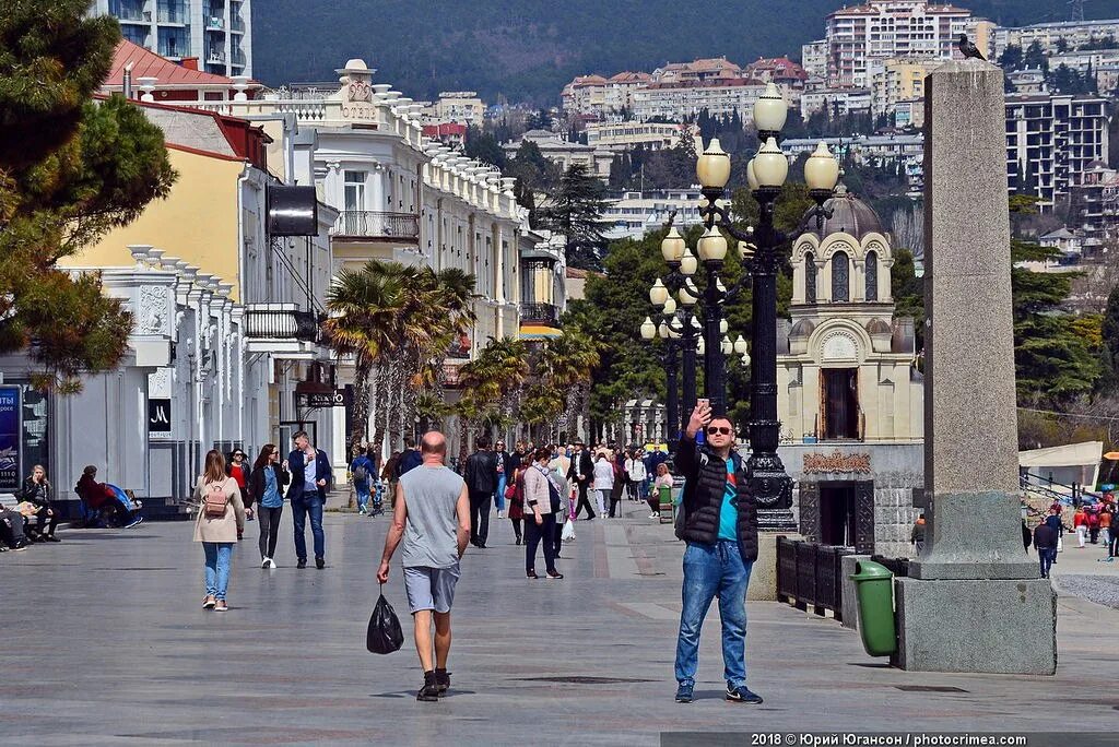 подслушано подсмотрено в ялте. нудисткий пляж подсмотренно. ялта в контакте. огромные пробки в крым в 2015 году. сбили пешехода грузовик евпатория.