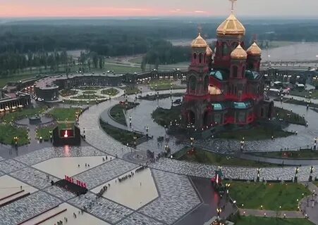 Соборная площадь храма вооруженных сил