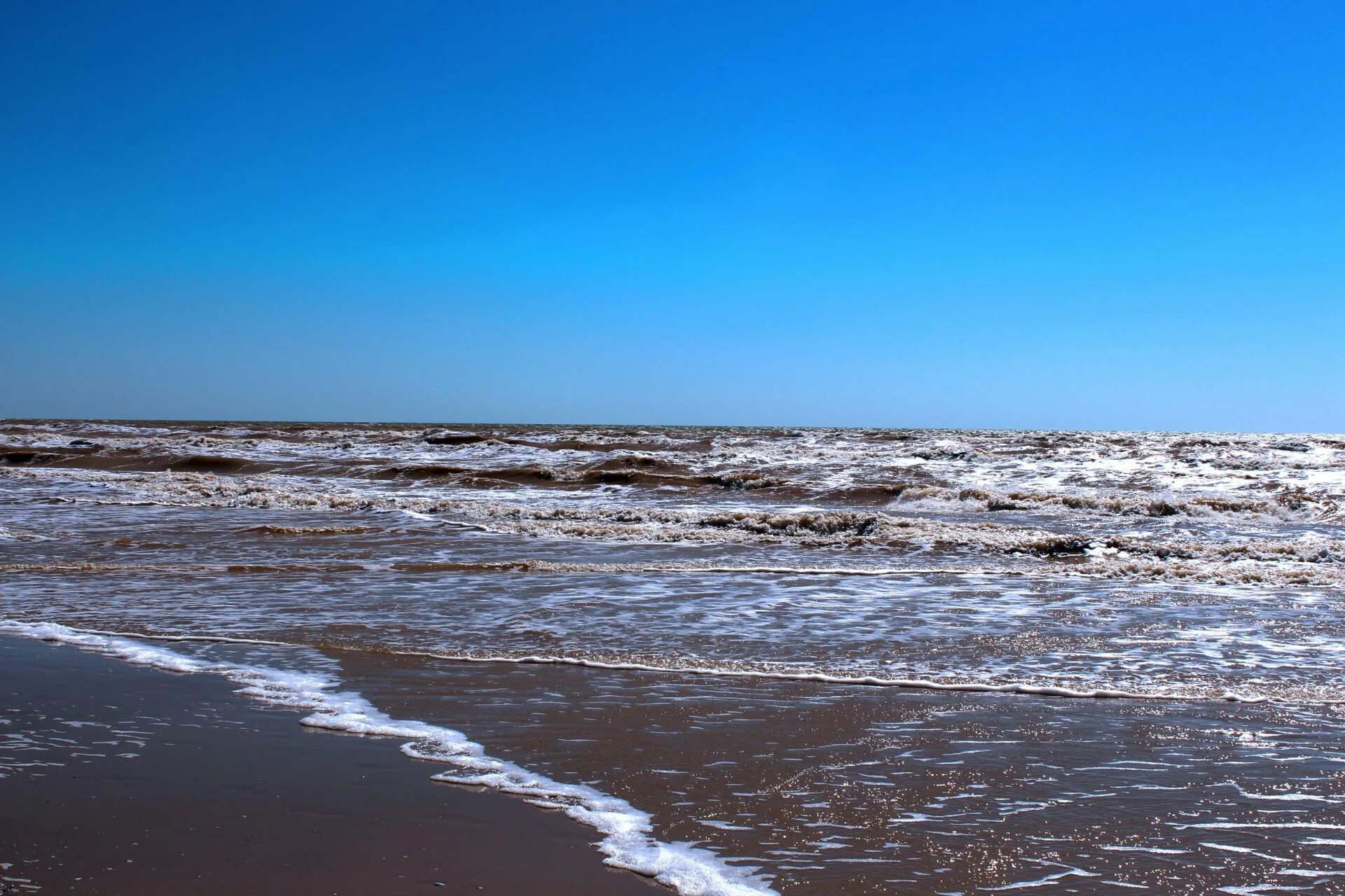 Моря атлантического океана азовское. Азовское море соленое. Азовское море Украина. Азовское море пейзажи. Побережье Азовского моря.