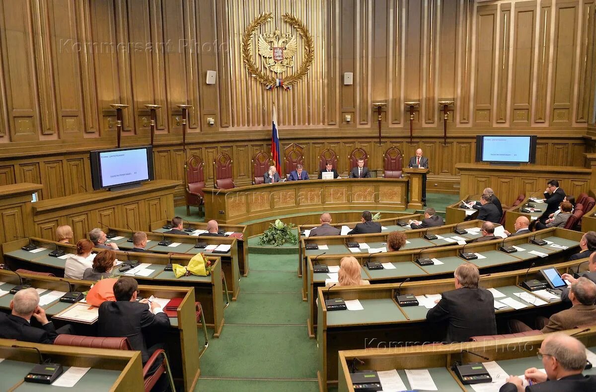 Пленум о потерпевшем. The Supreme Court of the Russian Federation. Зал заседания конституционного суда РФ. Зал заседаний Верховного суда РФ. Верховный суд заседание.