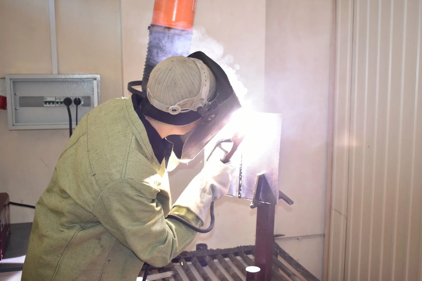 унтц сварка. соревнования сварщиков. соревнования для сварщиков студентов. конкурс сварщиков. конкурс электрогазосварщика.