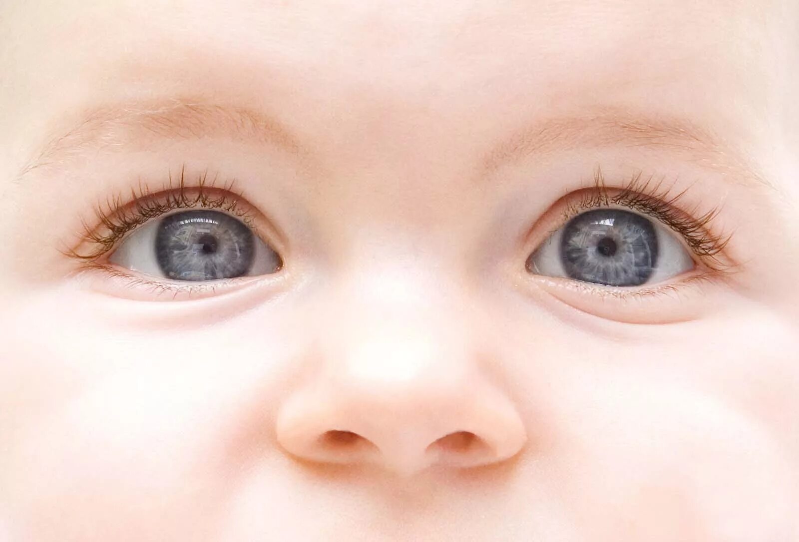 Baby got eyes. Дакриоцистит зондирование. Детские глаза. Серые глаза у ребенка. Взгляд ребенка.