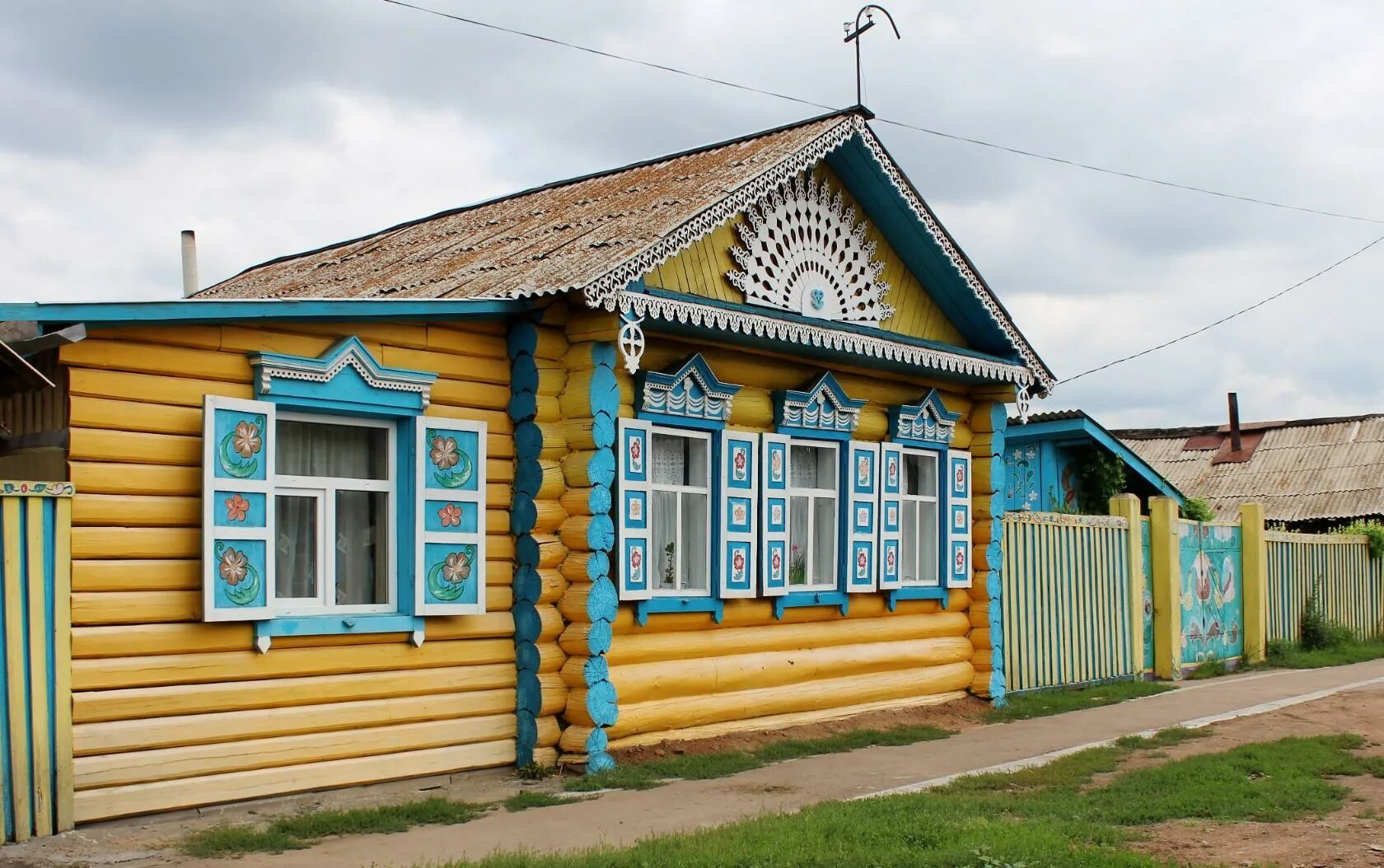 Погода тарбагатай петровск забайкальский край. Село Тарбагатай Забайкальский край. Улан-Удэ Семейская Горница. Семейская Горница. Дом в Тарбагатай.