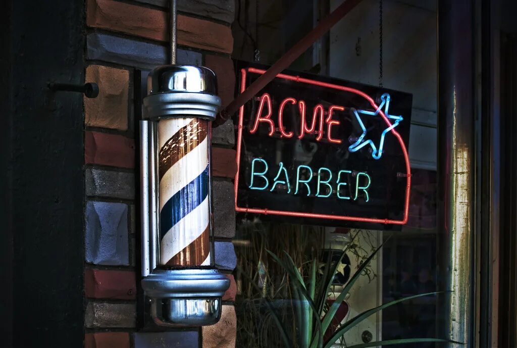 Барбер поле. Неоновая вывеска для барбершопа. неоновая вывеска barbershop. барбер вывеска. неоновые вывески в барбершопе.