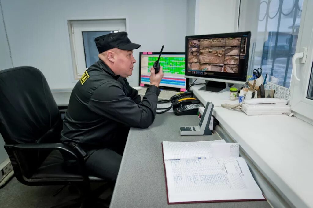 Работа сутки трое безопасность. Требуется охранник. Работа сутки трое безопасность. Охрана без лицензии. Контролер охранник.