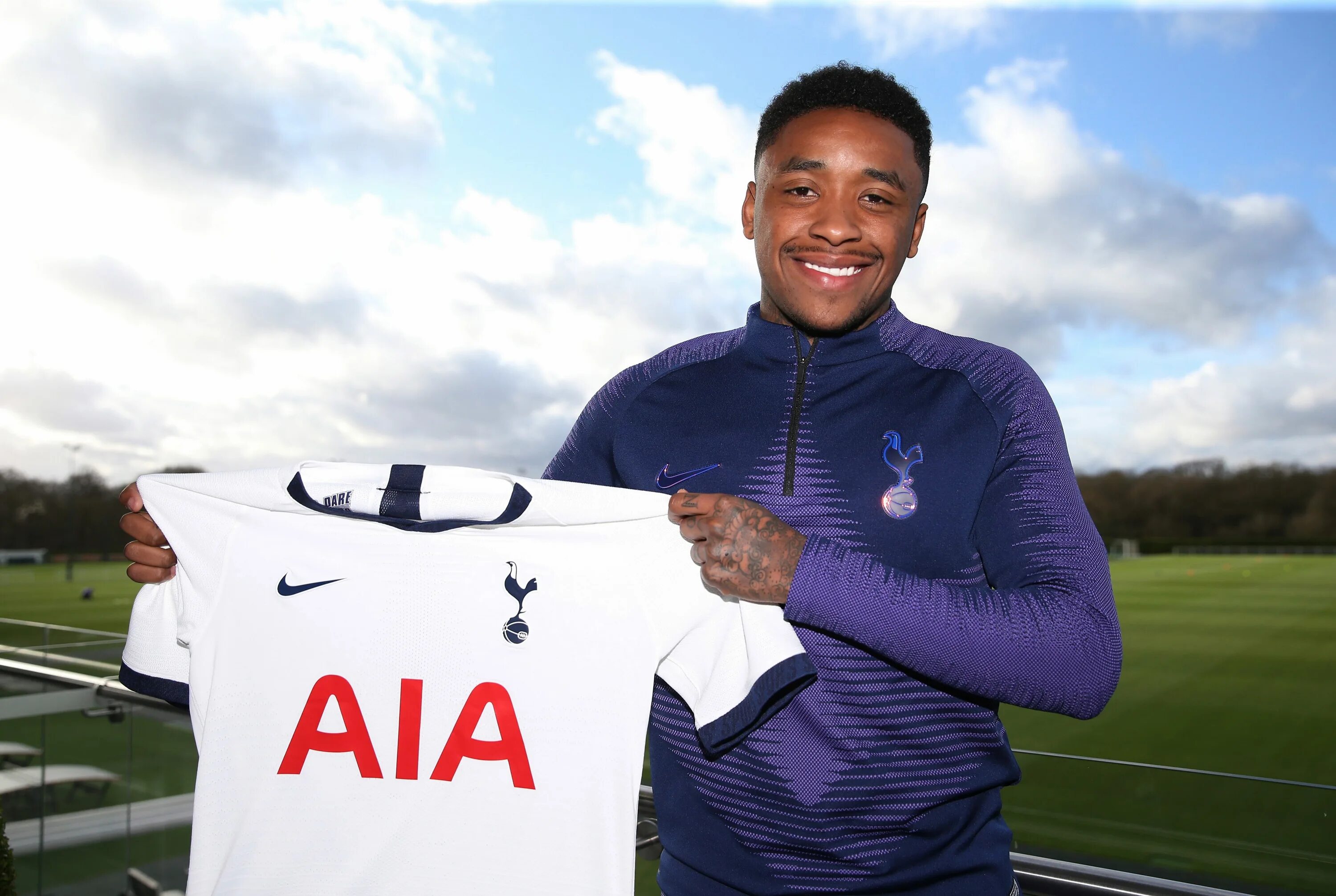 Трансфер игрока. Бергвейн футболист псв. steven bergwijn tottenham hotspur. трансфер футболиста.