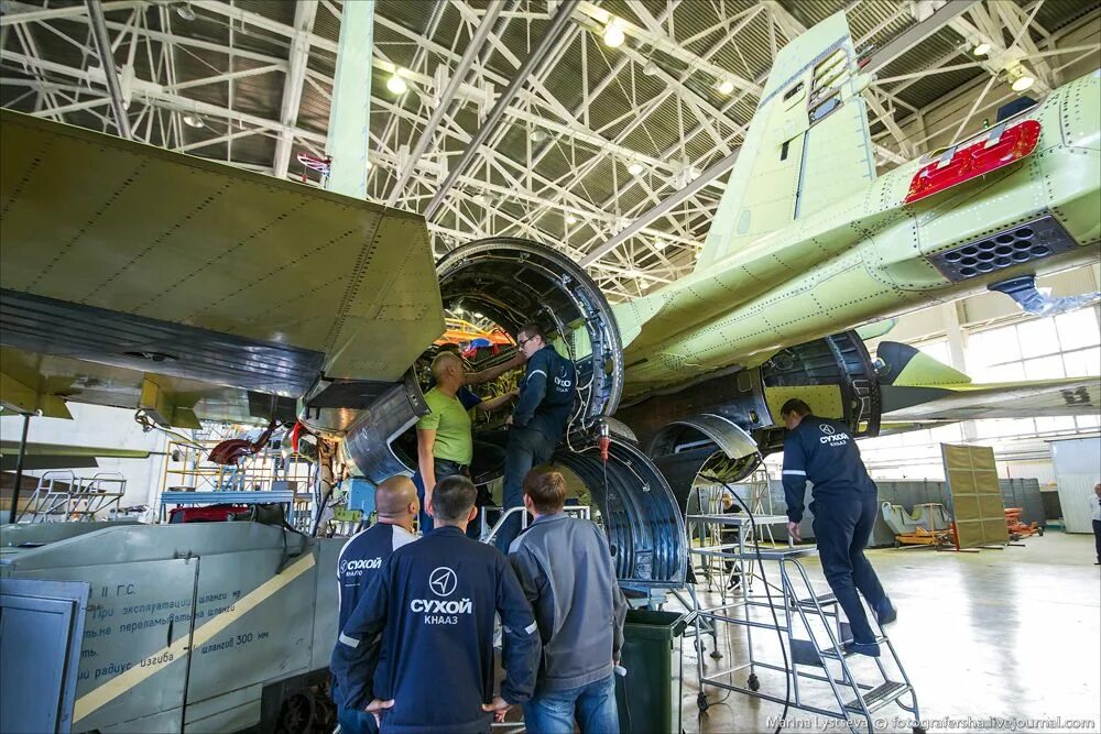 Завод имени чкалова первый самолет. Су-35 ОКБ сухого. Авиазавод КНААЗ. Завод КНААЗ Комсомольск-на-Амуре. Су -35 Комсомольске на Амуре завод.