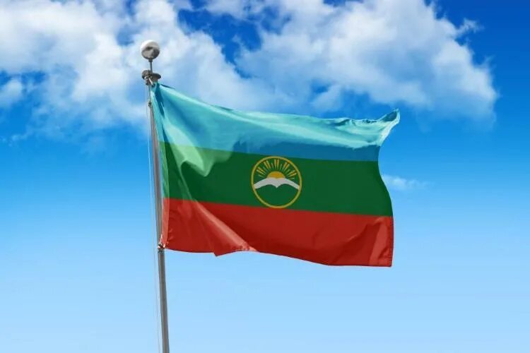 Флаг кчр флаг кчр. Карачаево-черкесская республика флаг. Флаг караевочеркессии. Флаг карачаево-черкесии. Флаг карачаево.