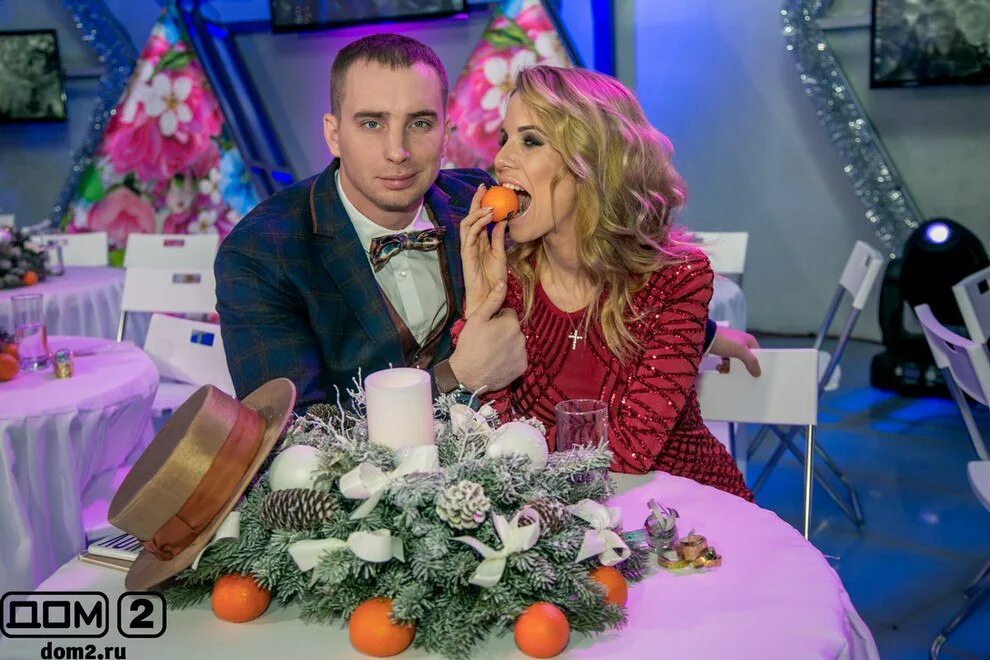 Новогодний выпуск дом. Дом 2 новый год 2012. дом 2 новогодний концерт. дом 2 новый год 2010.