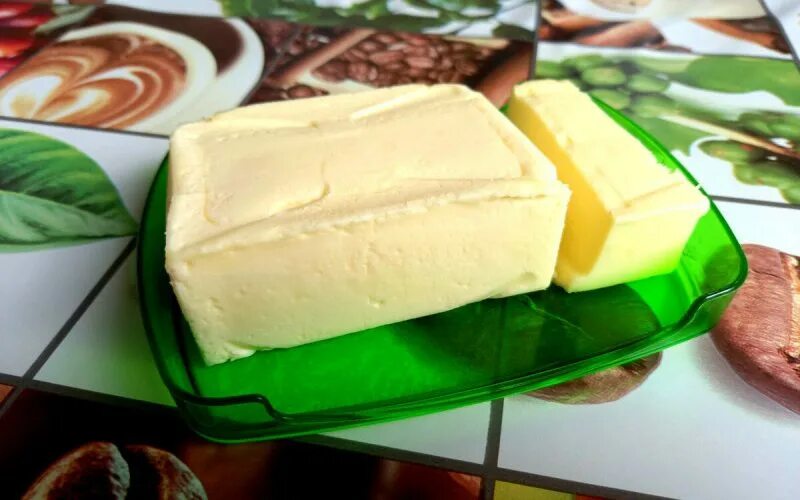 100 гр сливочного масла. 50 грамм сливочного масла. кашкавал пане. 100 грамм сливочного масла. граммы соивочного масла.