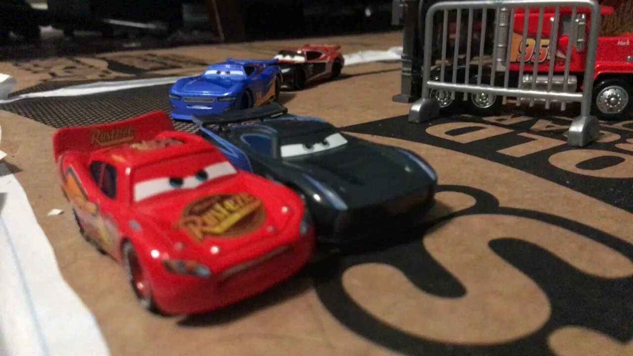 Cars 3 MCQUEEN crash. Cars 3 Lightning MCQUEEN crash. Тачки 3 молния Маккуин разбился. Car crash 2.