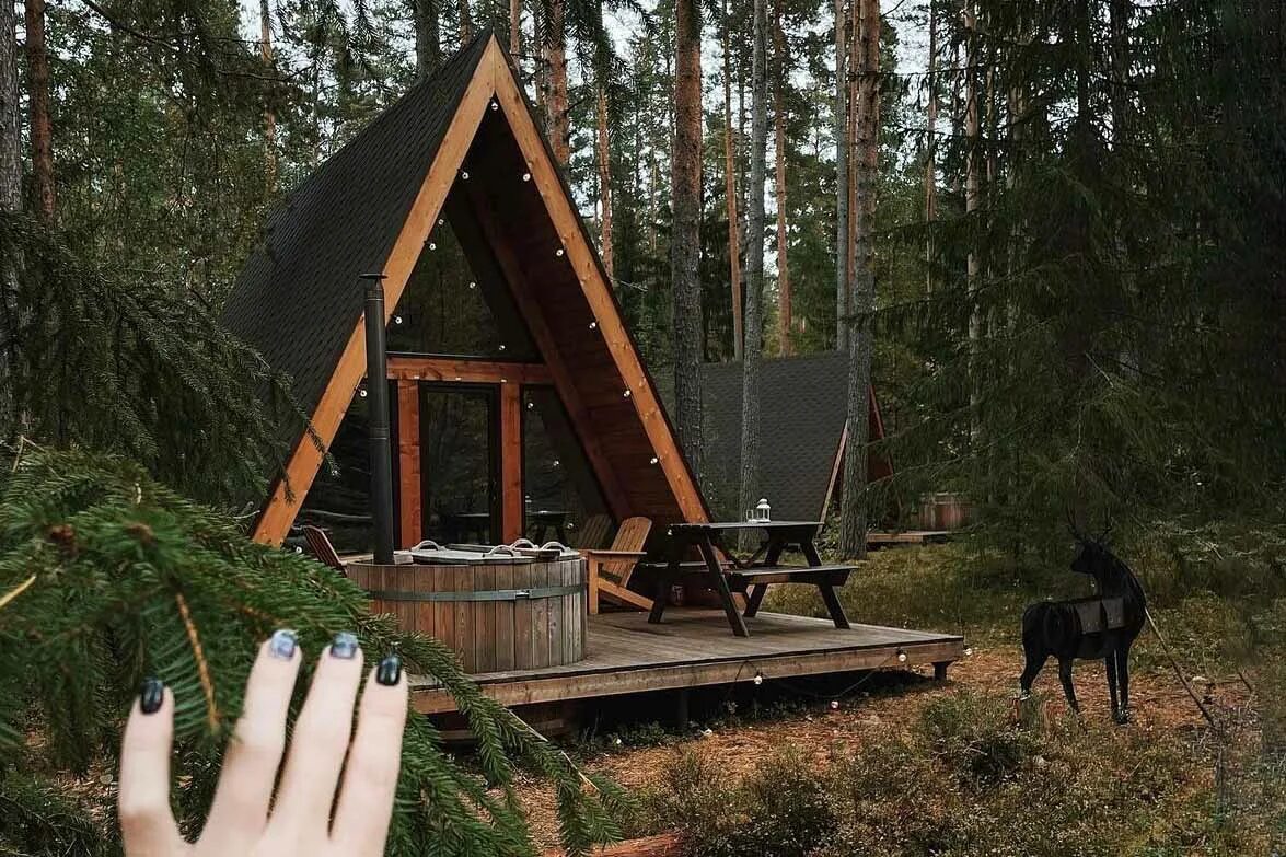 Глэмпинг shanti home. Шанти хоум. Shanti home ленинградская область. Глэмпинг в россии. Хорошо в лесу.