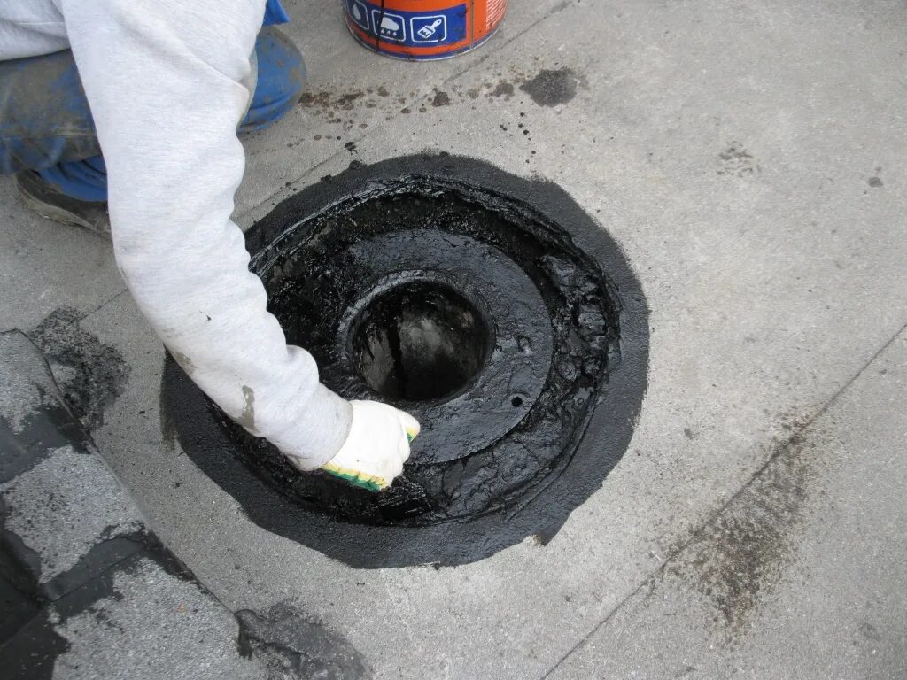 монтаж воронки технониколь на плоской кровле. воронки ливневые hl. обделка водосточных воронок. водосток для наплавляемой кровли. воронка водосточная чугунная вр-150.