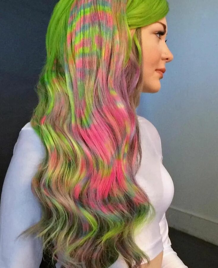 Девушка с окрашенными волосами. Color dye hair. Разноцветное окрашивание волос. Девушка с яркими волосами. Color dye hair.