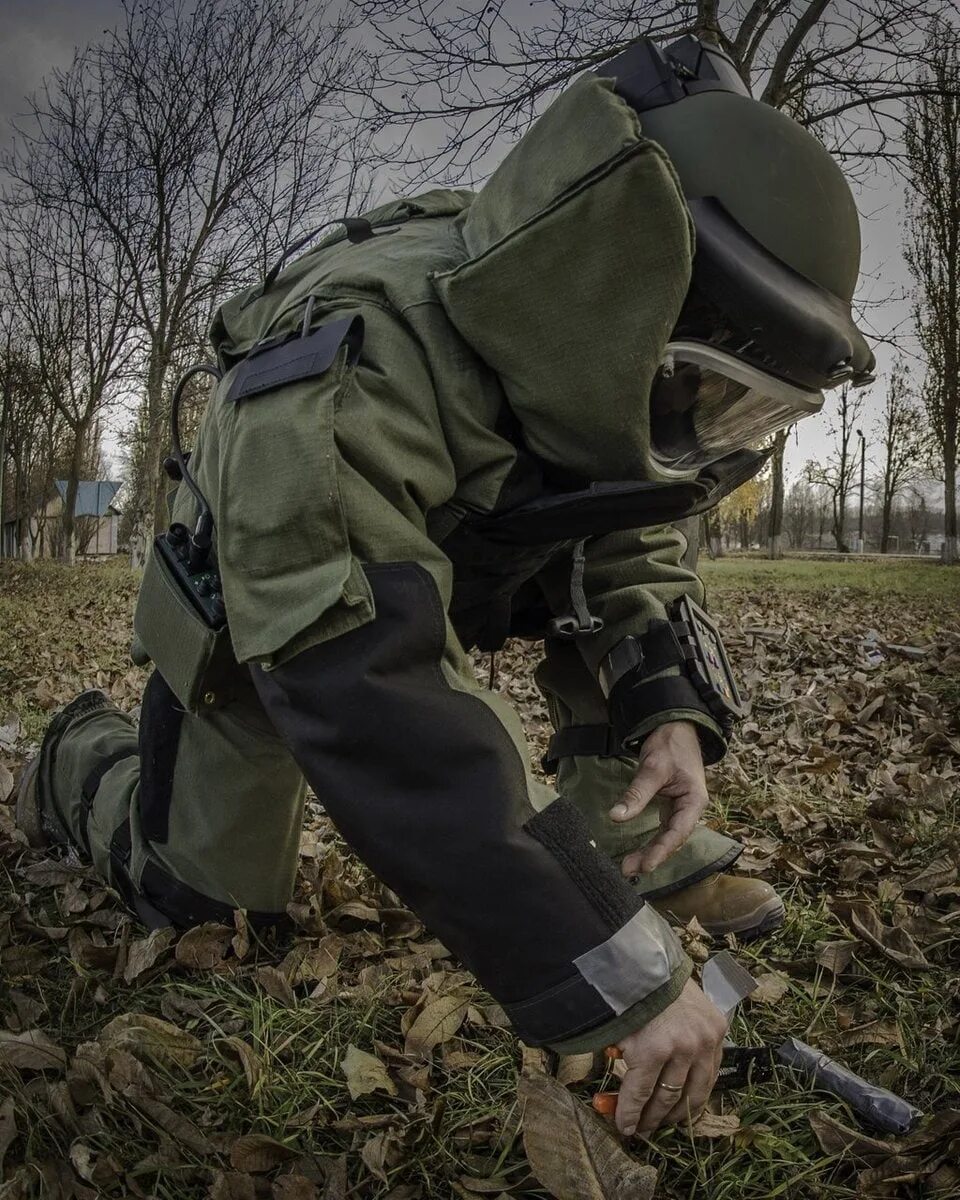 Вязовский сапер полностью. Разведчик сапер. сопëры. сапёр военный. апер.
