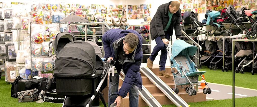 детская коляска в магазине. много колясок. центр детских колясок. воронеж улица шишкова 107д лель. Stokke коляска 3 в 1.
