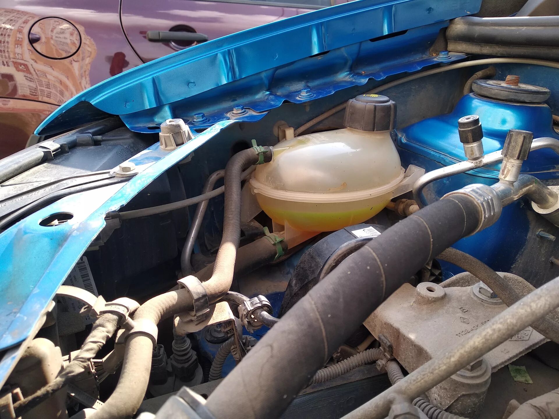 Рено логан 2 как заменить антифриз № 94. ( Замена Антифриза 148.633 км ) Renault Logan (2G), 1,6 л, 2016 года виз
