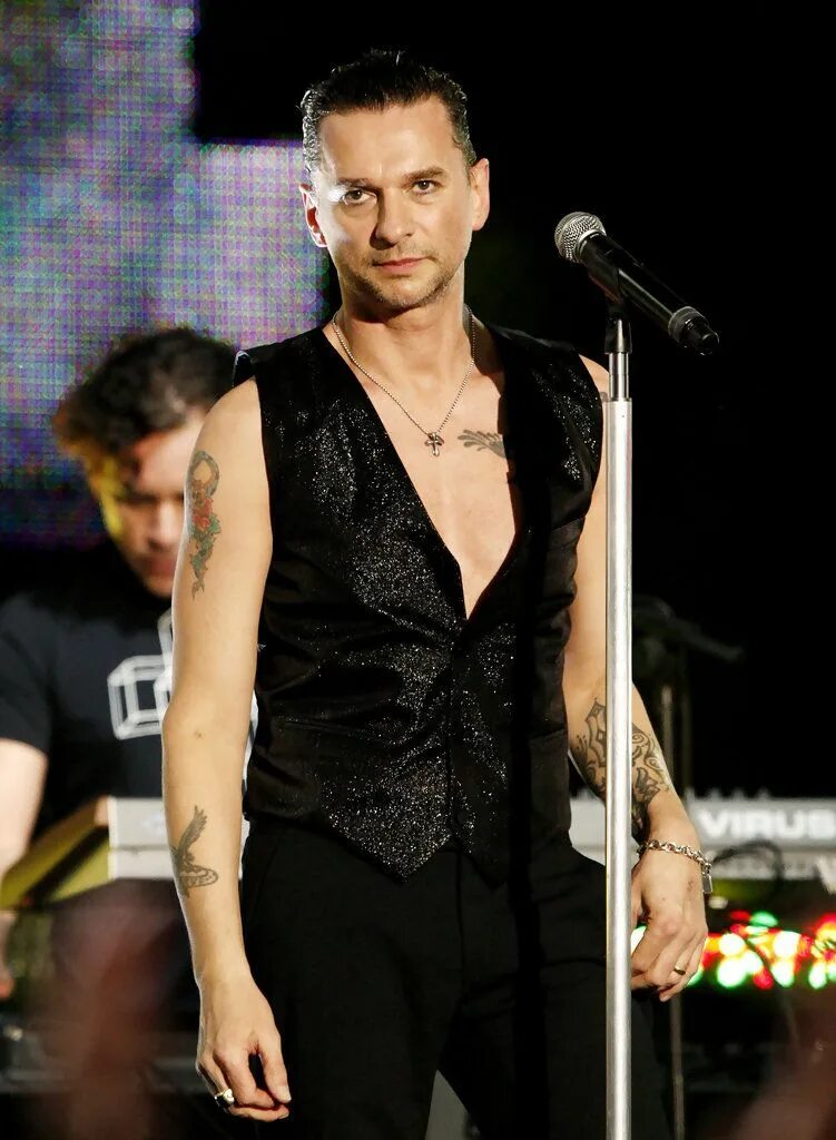 Депеш мод голос. Depeche mode дэйв гаан. вокалист депеш мод дэйв гэхан. дэйв гаан 2000. солист депеш мод.