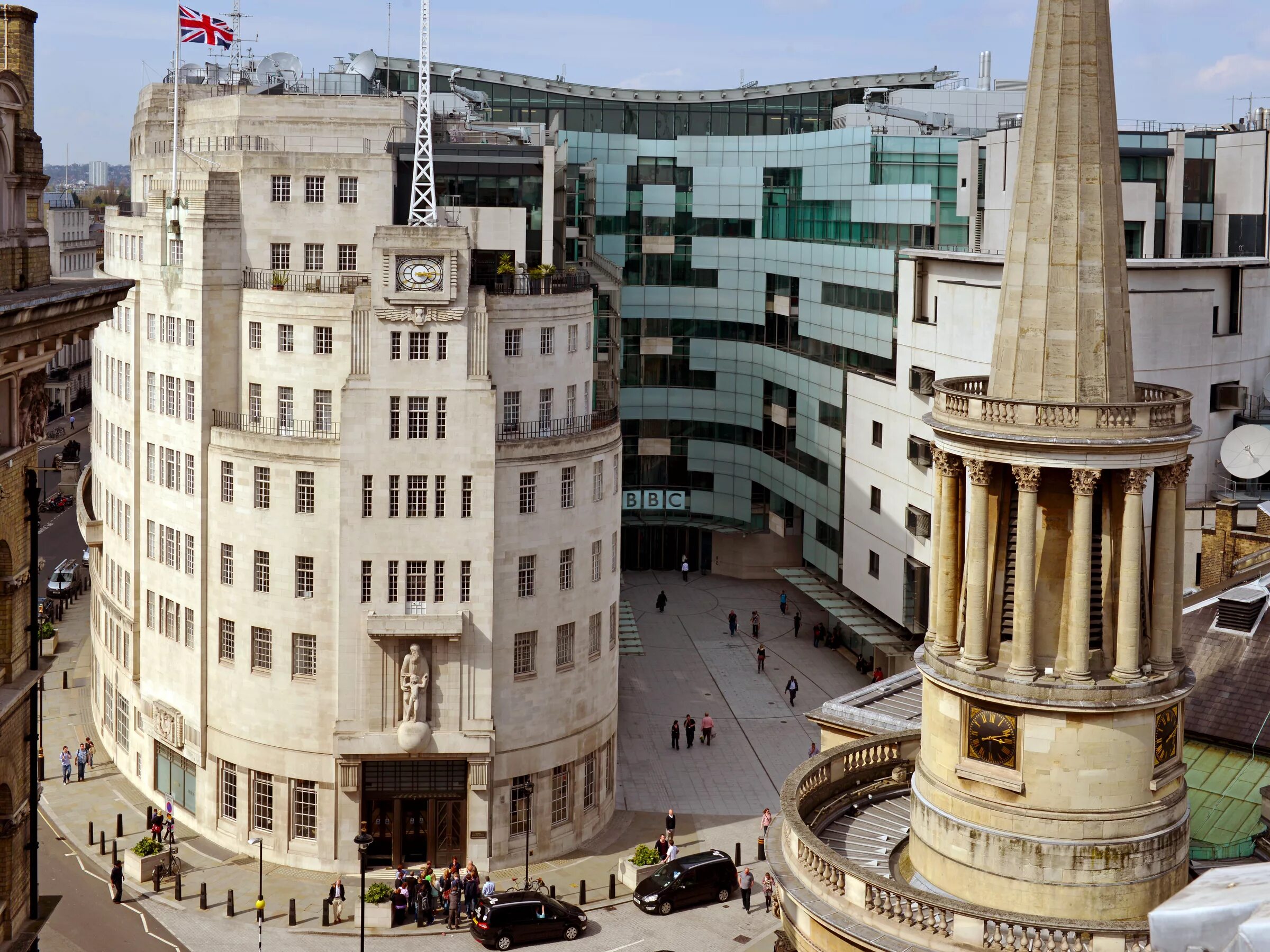Bbc дом. Штаб квартира бибиси в лондоне. коммуникационный центр би-би-си в лондоне. здание bbc в лондоне. broadcasting house bbc.