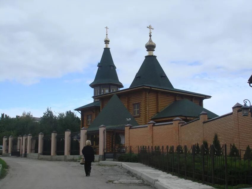 Церковь трех святителей Пятигорск. Пятигорск Горячеводск храм трех святителей. Матрона Московская храм в Пятигорске. Храм Пятигорск ул Ясная. Трех святая церковь