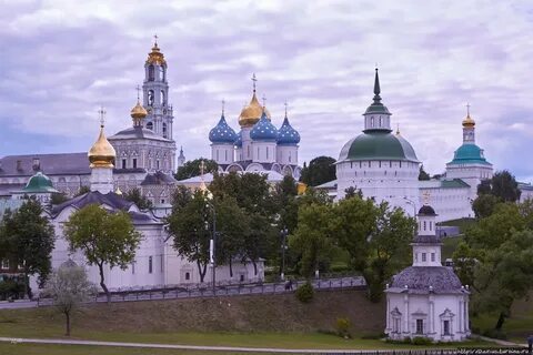 Где находится ансамбль троице сергиевой лавры