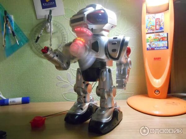 Робот ходящий говорящий. Робот ходящий говорящий