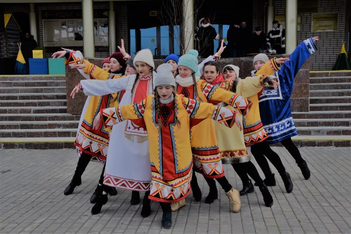 Вороний день праздник хантов. Вурна Хатл Вороний день. Хантыйский праздник Вурна Хатл. Фольклорный праздник коренных народов севера «Вороний день». Вурна Хатл у хантов праздник.