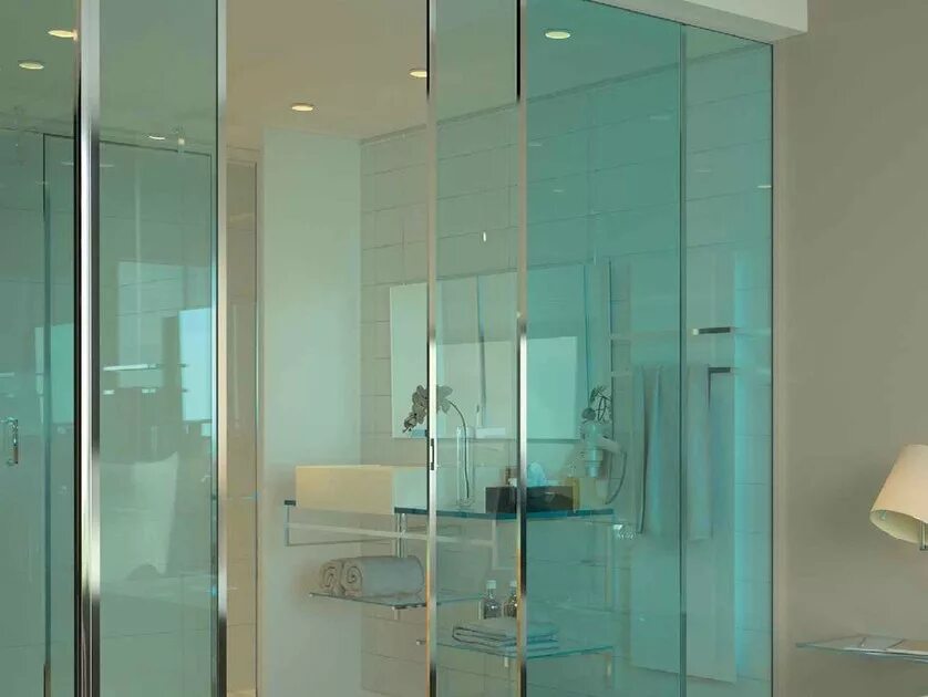 Стекло триплекс 10 мм, 995х930. Стекло перегородка офис. Целностекляное конструкций. Стеклянные перегородки без профиля. Дверь из стекла триплекс.