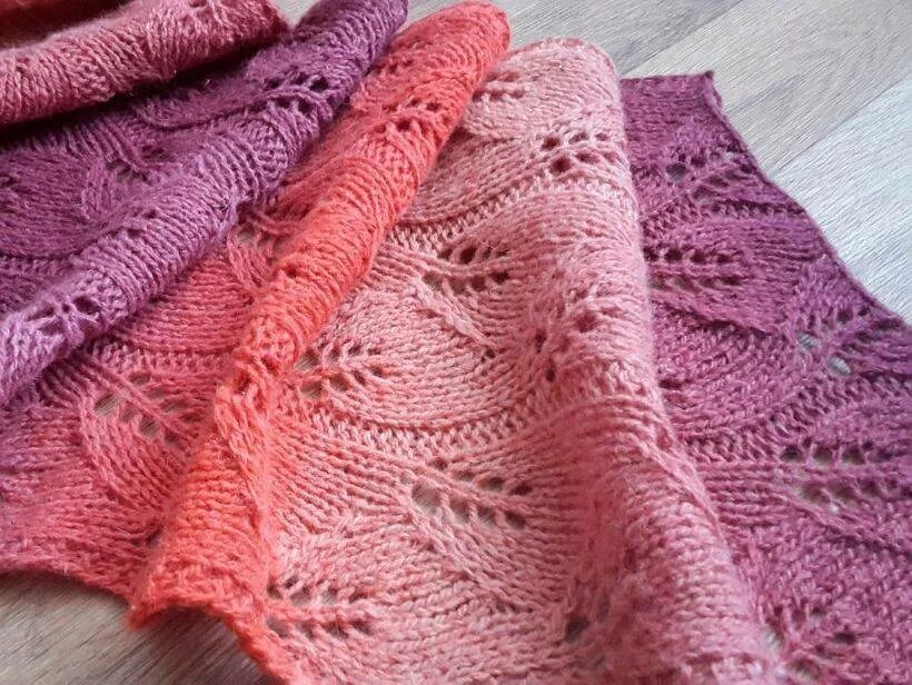 Палантин спицами мастер класс. Палантин спицами. вязаный палантин. вязаный ажурный палантин. шарф палантин спицами.