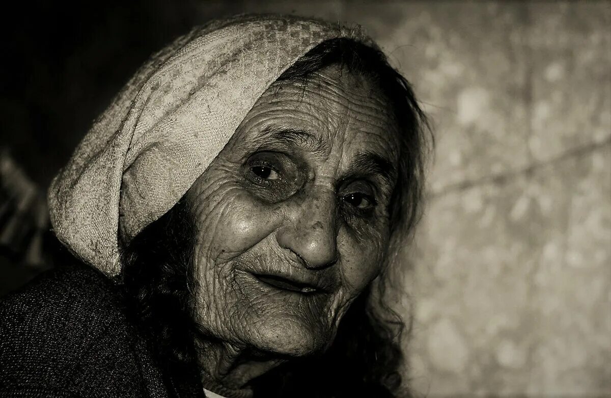 вивиан уилер. самая длинная борода. накрашенные пожилые женщины. бабушка ус. грузинская бабушка.