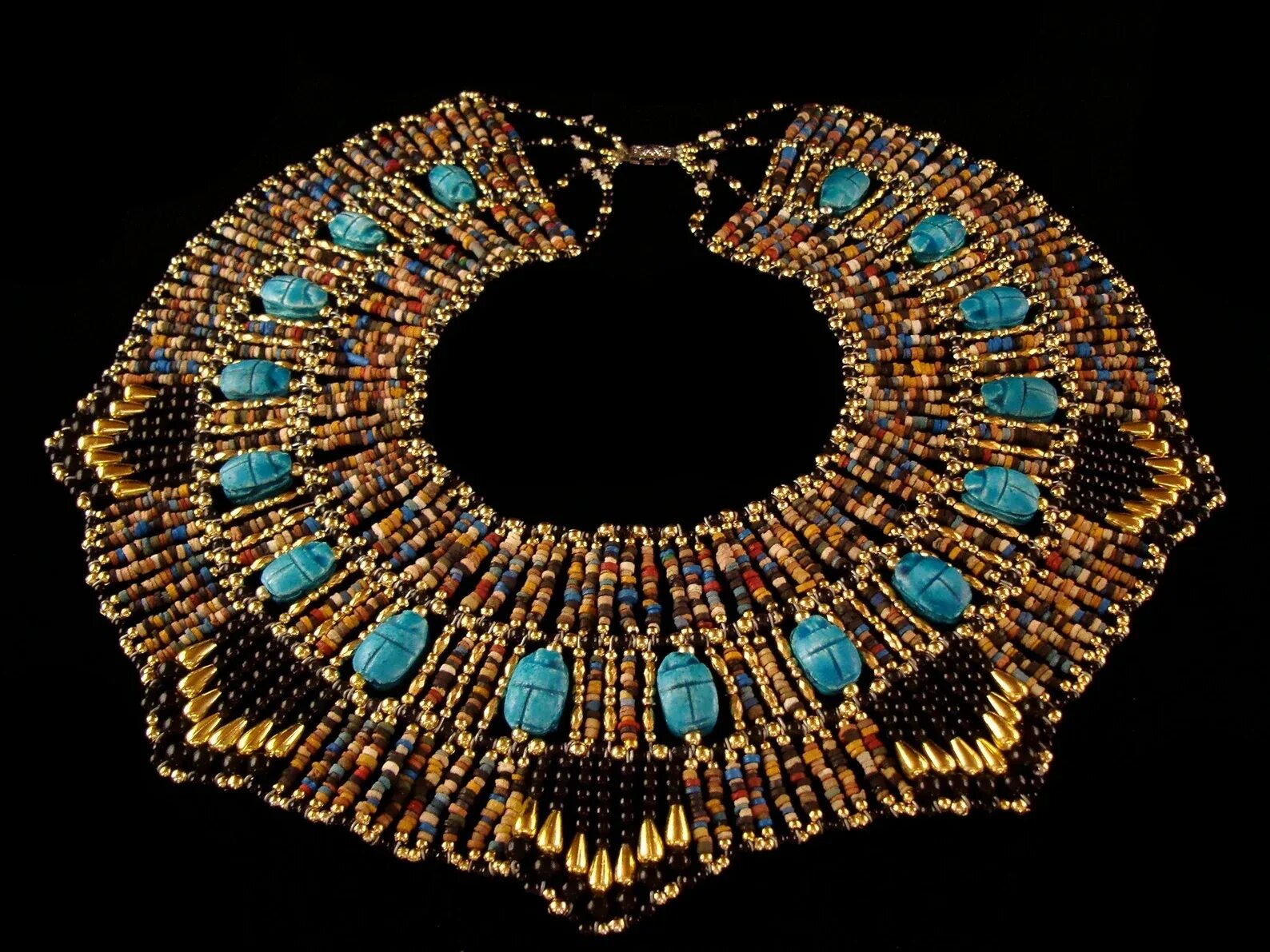 Древние украшения. Корона византийского императора. Готланд украшения викингов. Исторические украшения. Ювелирные украшения.