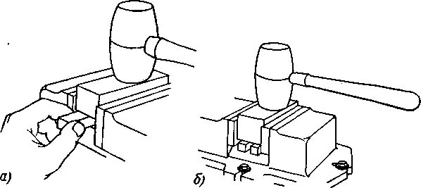 Закрепление заготовки на фрезерном станке в тисках. Правка листового металла киянкой. Схема сверления станок. Заготовка в тисках. Параллельки для фрезерного, сверлильного станков.