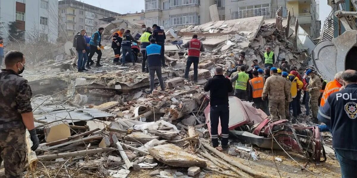 Турция землетрясение люди. Землетрясение в турции 6 февраля 2023 года. Землетрясение в турции 2024. Землетрясение в турции и сирии 2023. Землетрясение в турции февраль 2023.